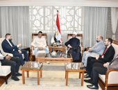 وزير الأوقاف يكرم ثلاثة شباب أنقذوا أطفالًا من حريق مروع في فيصل