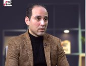 استشاري علاقات أسرية: هناك زوجات تخطط لعزل أزواجهن عن أهلهم "فيديو"