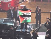 الراقص بعلم فلسطين بالسوبر بول مع كيندريك لامار لن يواجه اتهامات