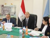 محافظ القاهرة يناقش خطة تطوير ورفع كفاءة سوق العبور