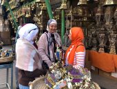 رمضان فى مصر حاجة تانية.. روحانيات الشهر الكريم تنشر البهجة فى شوارع المحروسة.. الزينة عادة لا تغيب عن بيوت المصريين.. وشراء الفوانيس فرحة تدق باب السعادة على الجميع.. والمهن الموسمية أبواب رزق بشهر الخير