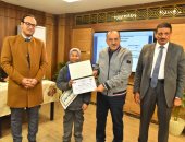 محافظ أسيوط يكرم أبناء المحافظة الفائزين بمسابقة المشروع الوطنى للقراءة