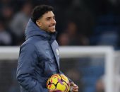 مرموش يحتفظ بكرة الهاتريك بعد مباراة مان سيتي ضد نيوكاسل يونايتد.. صور