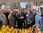 المجمعات الاستهلاكية تستأنف العمل لطرح السلع واللحوم للمواطنين.. مد المنافذ بالمنتجات لصرف المقررات التموينية لأصحاب البطاقات.. وغرفة عمليات تتابع انتظام إنتاج الخبز المدعم على مستوى الجمهورية 