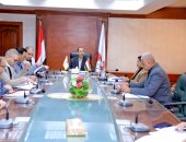 محافظ سوهاج يناقش الموقف التنفيذي لملفات التصالح على مخالفات البناء