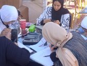 "فرحة" موهبة تبدع فى رسم الشخصيات والمناظر الطبيعية والرسومات الهندسية.. صور