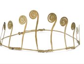 عرض تاج مصنوع من سلك نحاس عام 1937 للبيع بسعر خيالى