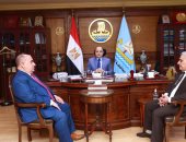 محافظ كفر الشيخ يناقش سبل التنمية الزراعية والاستفادة من المبادرات البنكية