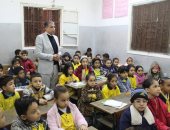وكيل وزارة التعليم بالجيزة يحيل معلمة للشؤون القانونية للتلاعب فى سجلات الطلاب
