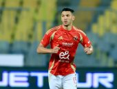 أشرف داري يعود لدفاع الأهلى في مباراة الطلائع بالدوري