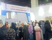 توافد المواطنين على هايبر القابضة للصناعات الغذائية بمعرض أهلا رمضان بتخفيض 30%