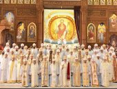 البابا تواضروس الثانى يرسم 3 كهنة على مذبح كنيسة القديسة العذراء مريم بأرض الجولف