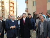 محافظ الجيزة: مشروع الديسمى يوفر 256 وحدة سكنية حضارية لمتضررى السيول بالصف