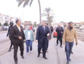 محافظ دمياط يتابع أعمال تطوير أكشاك بيع الأسماك ويوجه بإزالة المخالفات