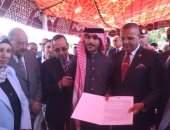 محافظ جنوب سيناء يسلم عقود عمل لذوى الهمم بالقطاع الخاص