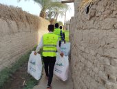 توزيع 5000 لحاف وبطانية داخل 23 قرية بسوهاج.. صور