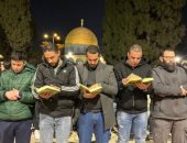 100 ألف فلسطينى يؤدون صلاتى العشاء والتراويح فى المسجد الأقصى
