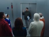 الحلقة الأولى من مسلسل الكابتن.. سقوط طائرة يقودها أكرم حسنى ووفاة جميع الركاب.. وأشباحهم تظهر له أثناء تلقيه العلاج بالمستشفى.. وأحمد عبد الوهاب يغازل الطبيبات والممرضات