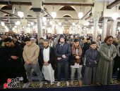 أجواء رمضانية روحانية فى الجامع الأزهر.. الآلاف يؤدون صلاة تراويح الليلة الأولى من شهر رمضان