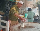 رمضان يعنى الكنافة.. أسرار الصنعة من أقدم كنفانى فى المنوفية "فيديو"
