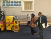 محافظ المنيا يتابع رصف شوارع ديرمواس ويؤكد سرعة الإنجاز وفق المواصفات الفنية
