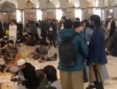 مشاهد رمضانية .. إفطار آلاف الوافدين ومئات المصريين في الجامع الأزهر