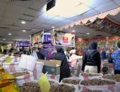 رمضان فى أجواء مختلفة.. الداخلية توفر السلع بمبادرة "كلنا واحد".. إقبال كبير على الشوادر أول أيام الشهر الكريم.. جودة عالية وأسعار مخفضة تلامس قلب المواطن.. والأهالى يشكرون الرئيس السيسي: خفف الأعباء عن كاهلنا