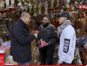 عمرو الليثى يلتقى بصاحب محل فوانيس ويؤكد: الفانوس أبو شمعة مازال مطلوباً