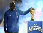 خارج الملعب.. ألم كبير وراء ابتسامة كانتي الجميلة في كأس العالم