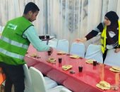 محافظ أسوان يتابع جهود تجهيز وتقديم 500 وجبة إفطار وسحور.. صور