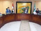 محافظ الفيوم يتابع الأداء بملفي التصالح والتقنين ويوجه بتسريع وتيرة العمل