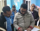 إقالة مدير مستشفى العسيرات فى سوهاج بعد إجراء طالب بكلية الطب الكشف على المرضى