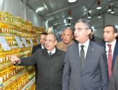 المنتجات الغذائية واللحوم الطازجة تغزو معارض الشركة القابضة للصناعات الغذائية.. المواطنون يشيدون بجودة منتجات وزارة التموين ضمن مبادرة أهلا رمضان 2025.. وشريف فاروق يوجه باستمرار طرح السلع بتخفيضات 30%