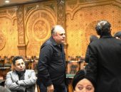عمرو الفقى وخالد زكى والسبكى وإيهاب فهمى فى عزاء والد دينا كُريم بمسجد الشرطة
