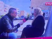 عمرو الليثي يجبر بخاطر سيدة مديونة بسبب زواج بنتها