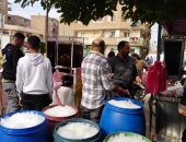 20 سنة بيرطب علي قلوب الصائمين.. علي الصعيدى أقدم بائع عصائر ومشروبات رمضان بالقليوبية.. ورث المهنة عن والده ويأتي إليه المواطنين بالاسم.. ويبتكر أنواعا جديدة من العصائر منها السوبيا بالفواكه والليمون بالنعناع