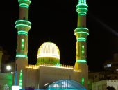"سيدى العوام" أشهر مساجد مطروح.. يطل على البحر مباشرة وله شهرة واسعة بين المصطافين.. قديما قذفت الأمواج جثمان مجهول إلى الشاطئ فأقيم له ضريح ومسجد.. كان المريدون يقصدونه كل عام لمدة أسبوع لإحياء المولد.. صور
