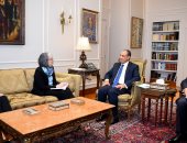 وزير الخارجية والهجرة يستقبل رئيسة الاتحاد الدولي لجمعيات الهلال والصليب الأحمر