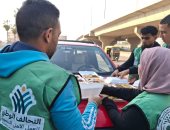 قلوبنا أقرب.. جهود مكثفة للتحالف الوطنى في رمضان.. توزيع آلاف الكراتين الغذائية وإقامة عشرات من موائد الرحمن.. قوافل خير تجوب المحافظات فى رمضان لتوزيع الوجبات على الأسر الأكثر احتياجا