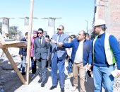محافظ سوهاج يتفقد أعمال إنشاء كوبري أعلى مزلقان الروافع قبلي
