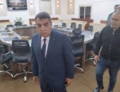 محافظ الدقهلية فى جولة منفردة للتفتيش على الإدارات بالمطرية