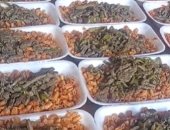 كبدة إسكندرانى ومكرونة وعصير فى مائدة المحبة لإفطار الصائمين بكفر الشيخ.. فيديو