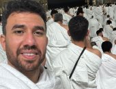 تريزيجيه يؤدى مناسك العمرة قبل الانضمام لمعسكر منتخب مصر