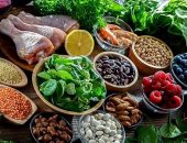 الالتزام بنظام غذائى صحى غنى بالأسماك والبقول فى سن الـ50 يحميك من الخرف