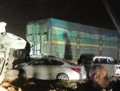 "بسبب سماد مواشي".. إنقلاب 4 سيارات نقل وملاكي بطريق الإسكندرية مطروح دون إصابات.. صور