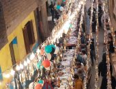 المدفع جمع الكل فى القليوبية.. شاهد مائدة إفطار جماعى بطول الشارع بكفر الشوبك