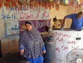 كنافة الدينارى ببنى سويف وصلت للعالمية.. شريف: زبائنى من الأقباط والمسلمين.. ويؤكد: علمت أولادى وبيساعدونى طوال شهر رمضان.. وزوجته: "جارتنا مسيحية بنشيل عندها المعدات وتشارك فى البيع وقت الإفطار".. فيديو وصور