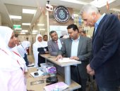 محافظ أسوان يجرى التحاليل الطبية ضمن مبادرة "رمضان بصحة لكل العيلة"