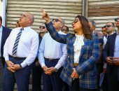 وزيرة التنمية المحلية ومحافظ القاهرة يتفقدان المرحلة الأولى من تطوير سوق العتبة