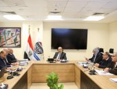 وزير قطاع الأعمال العام يستعرض موقف مشروعات "القابضة للسياحة والفنادق"